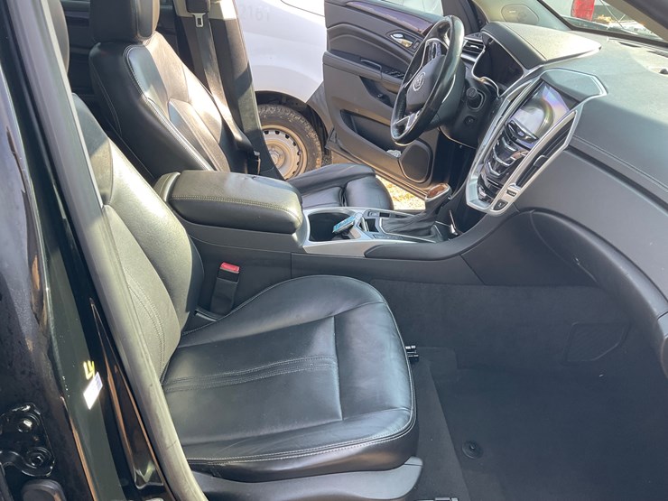 2015-cadillac-srx-image-19