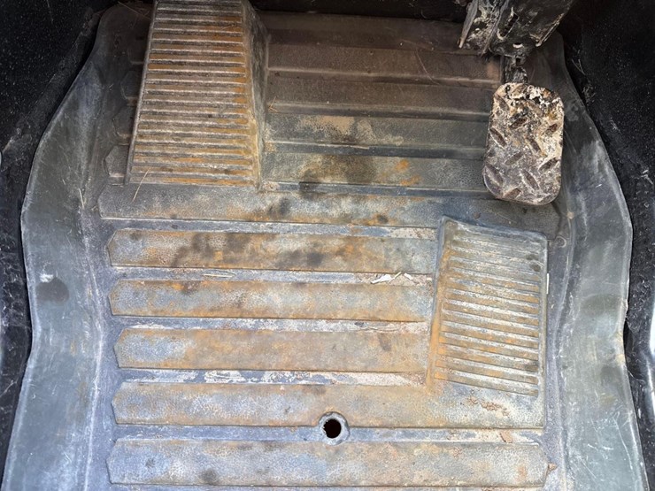 caterpillar-242d-image-30