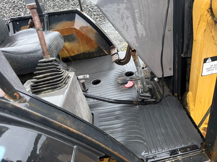 #22581-•-inop-ford-550d-backhoe-loader-image-10