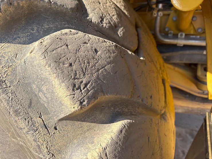 2020-caterpillar-745-image-9