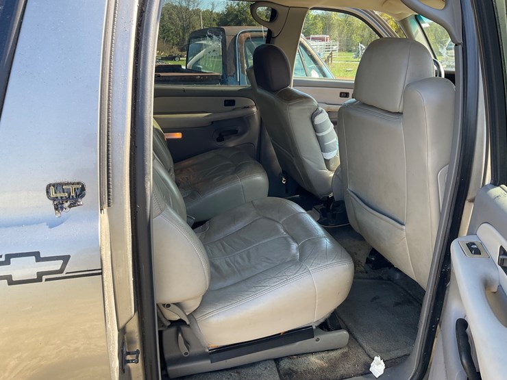 2000-chevrolet-suburban-image-14