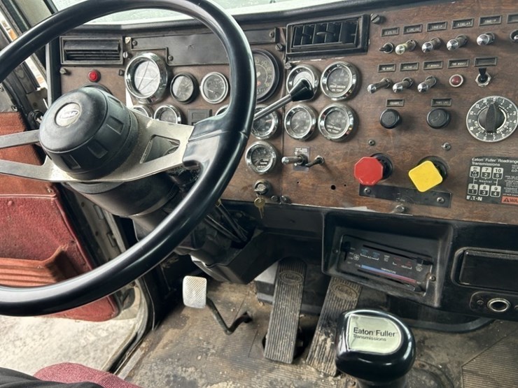1992-peterbilt-379-image-15