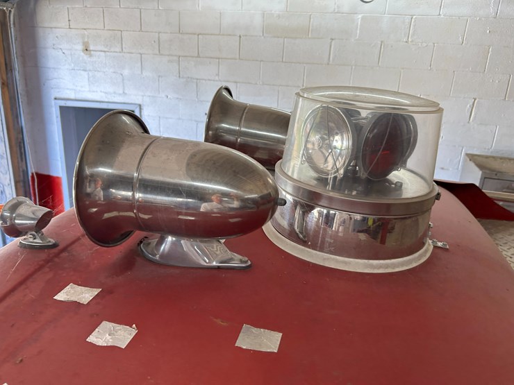 #22556-•-howe-load-star-1800-s/a-daycab-fire-truck-d0532ghb25589-image-37