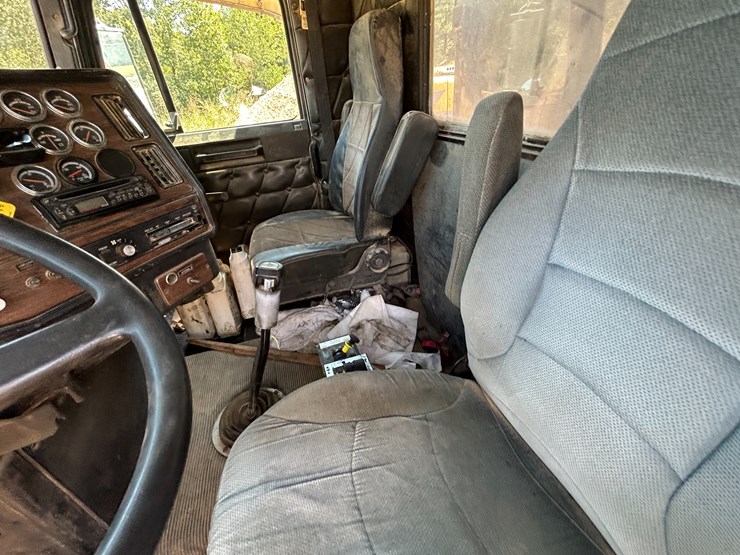 #22533-•-1994-freightliner-t/a-daycab-dump-truck-vin:-1fuyfdyb6rp462199-image-45