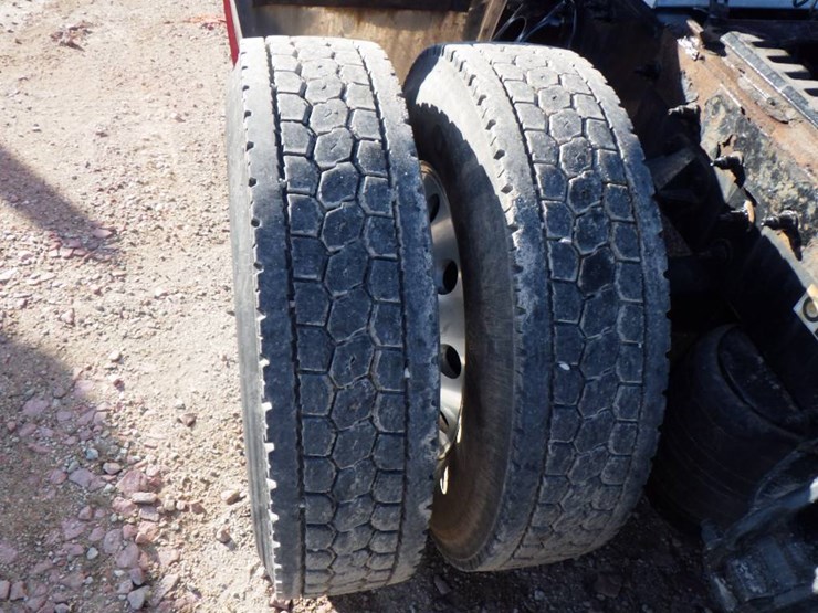 2022-peterbilt-579-image-17