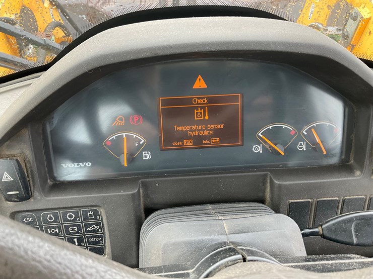 2011-volvo-l60f-image-26