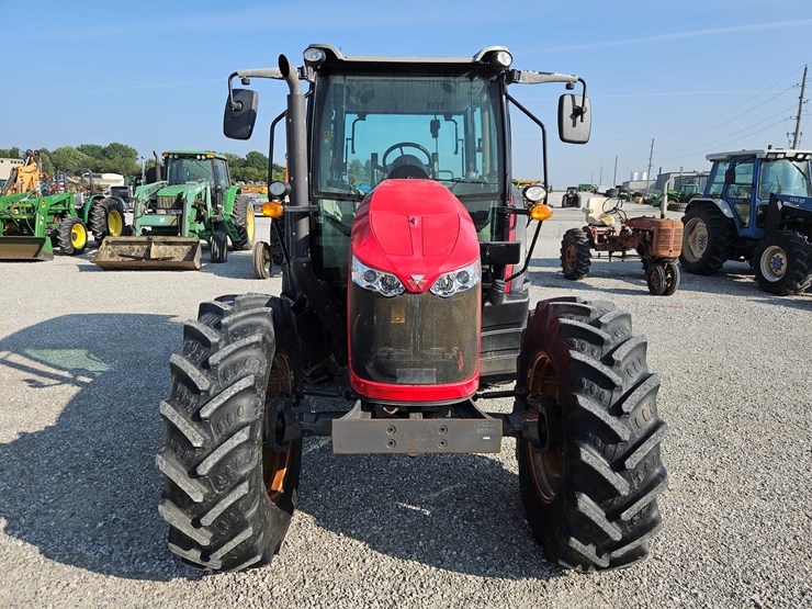 2021-massey-ferguson-6712-image-2