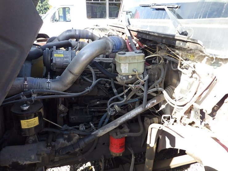 2002-freightliner-fl50-image-15