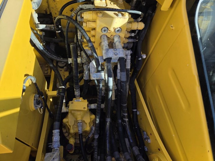 2021-komatsu-pc130-image-40