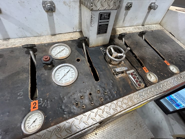 1993-freightliner-fl80-image-41