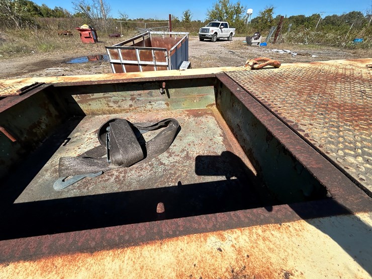 #22567-•-cw-4373-44'-t/a-fixed-neck-lowboy-trailer-cw-94-image-17