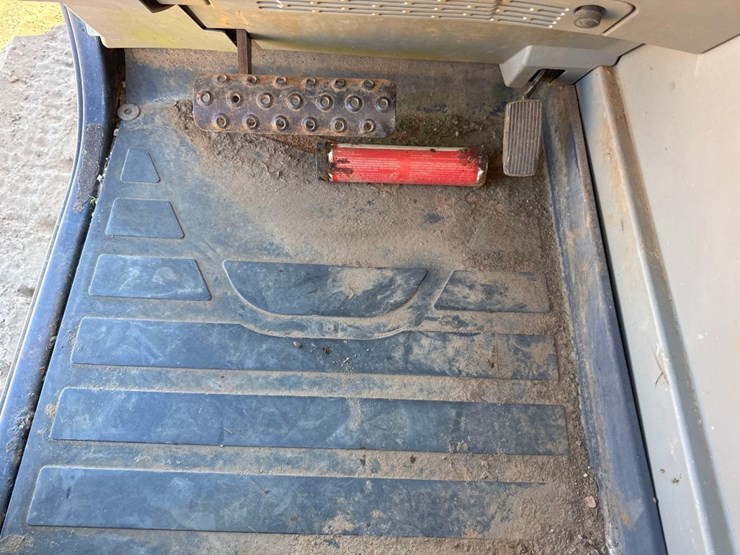 2017-caterpillar-tl943d-image-21