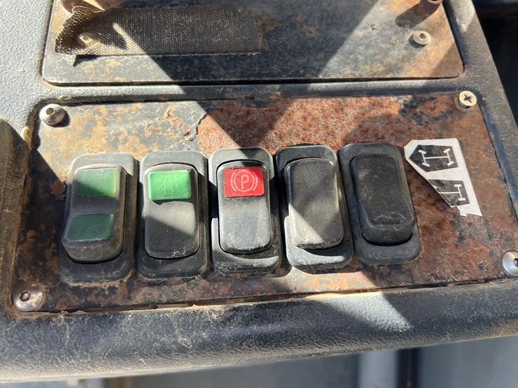 1999-case-686g-xr-image-11