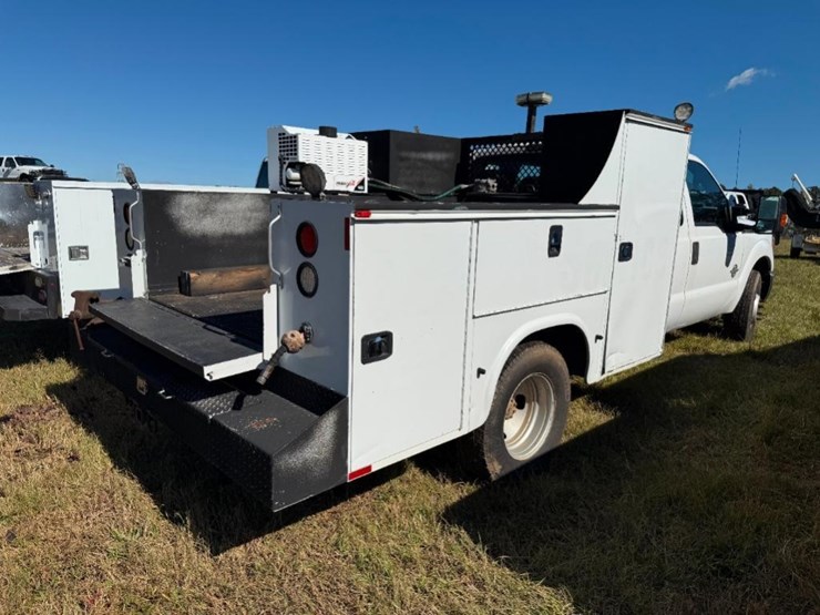 2015-ford-f350-xl-image-5