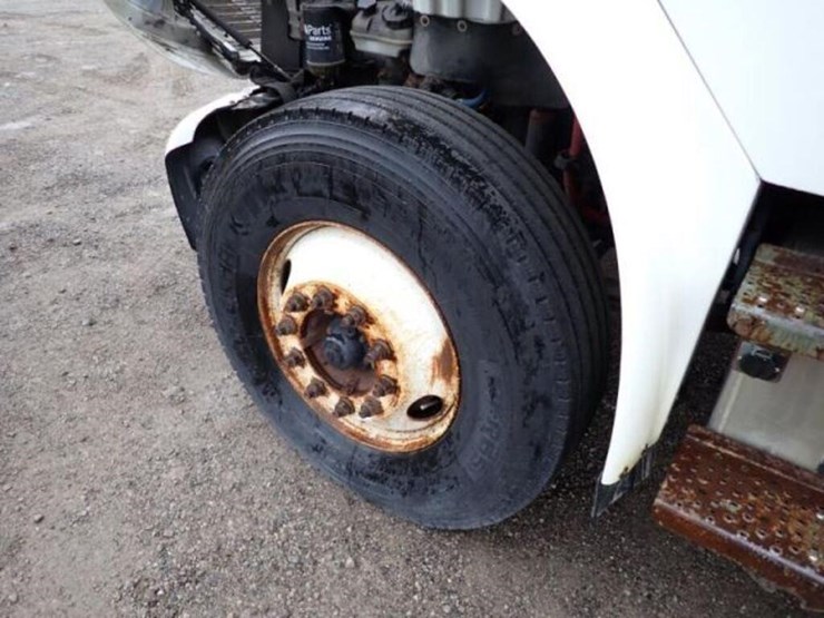 inoperable-2010-freightliner-m2106-business-class-image-36