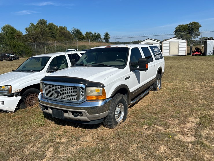 2000-ford-excursion-image-1
