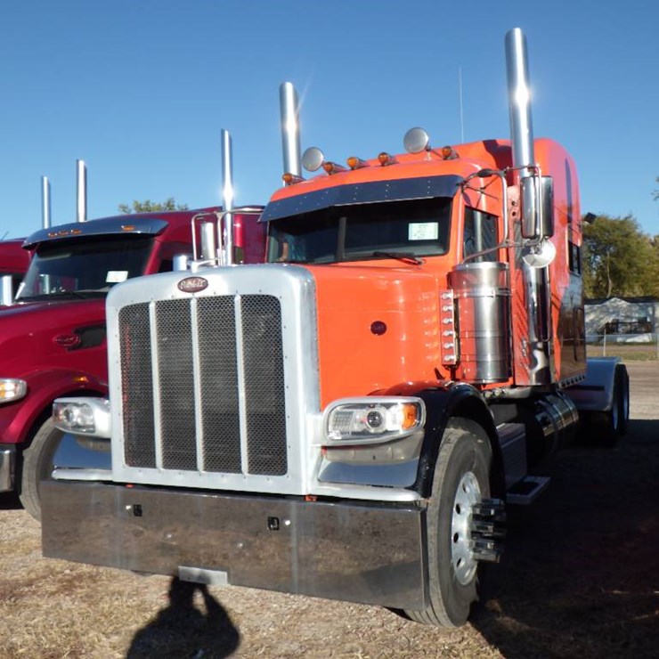2022 PETERBILT 389