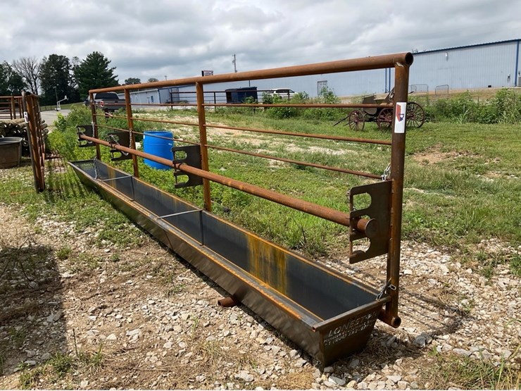 #105-•-24ft-stand-up-metal-panel-with-feed-trough-image-1