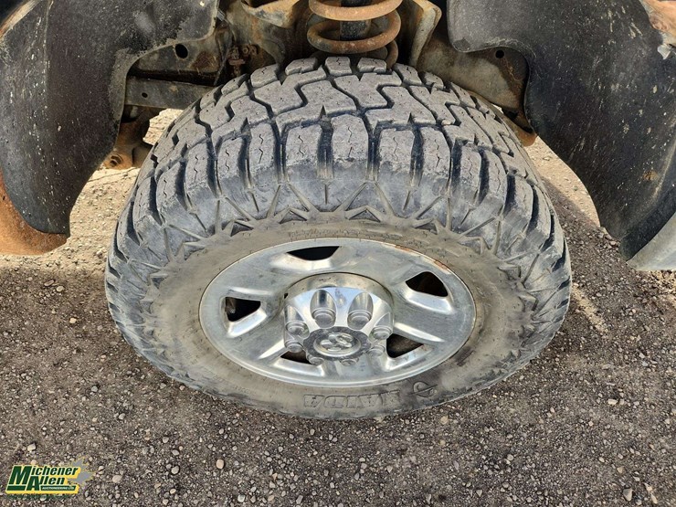 2004-dodge-ram-3500-image-30