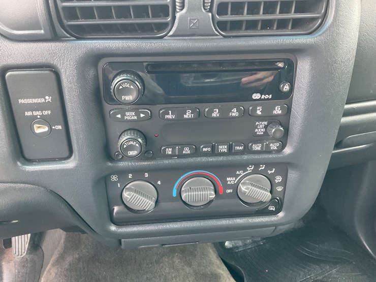 2002-chevrolet-s10-image-16