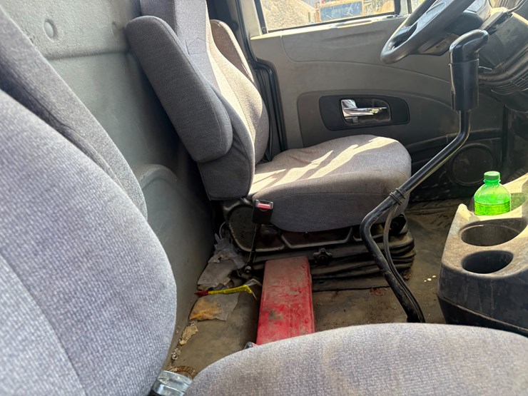 #22534-•-2014-freightliner-prostar-lf-687-t/a-daycab-truck-tractor-vin:-1hsdjsnr4eh099715-image-54