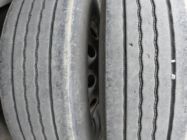 2019-genesis-34'-x-96"-image-12