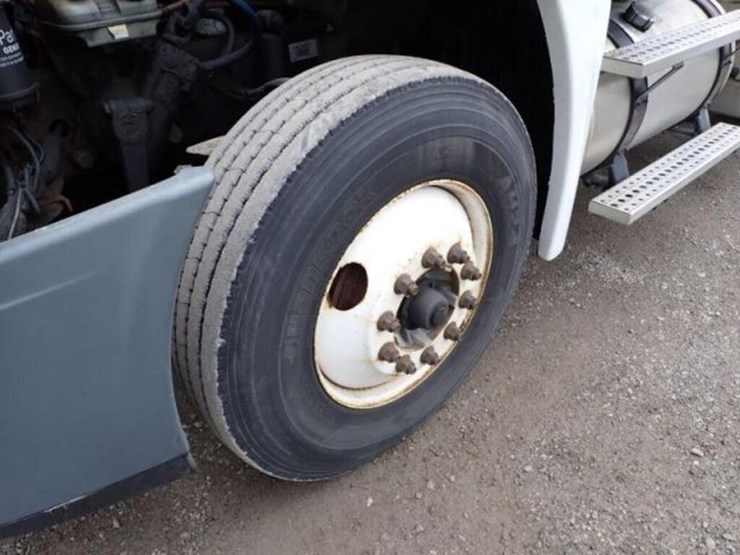 2010-freightliner-cascadia-t/a-hiway-tractor---day-image-36