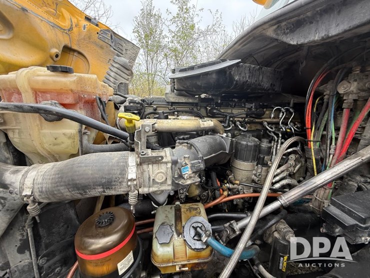 2012-freightliner-cascadia-truck-(lld1452)-image-18