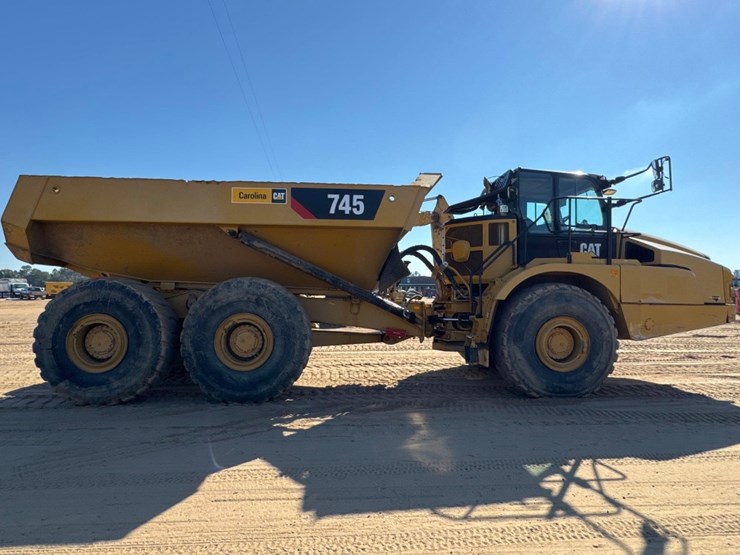 2020-caterpillar-745-image-5