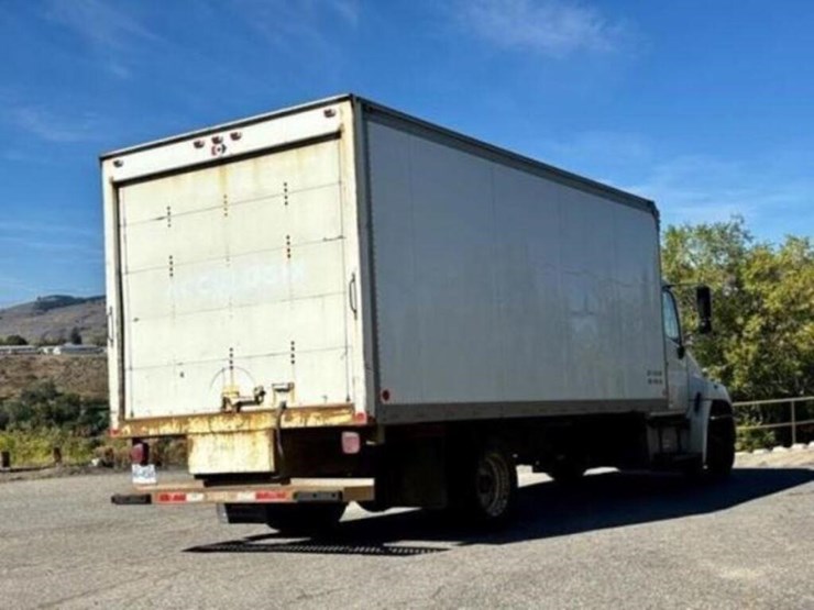 2010-hino-258-image-7