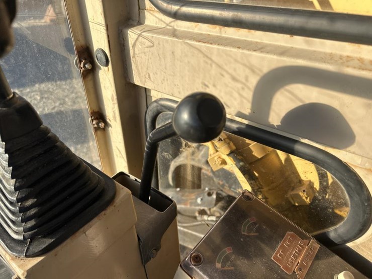 caterpillar-307-image-66