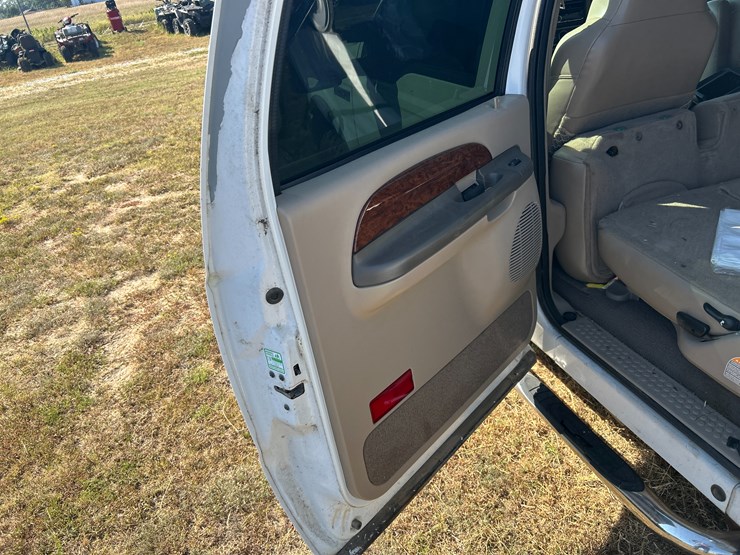 2000-ford-excursion-image-15