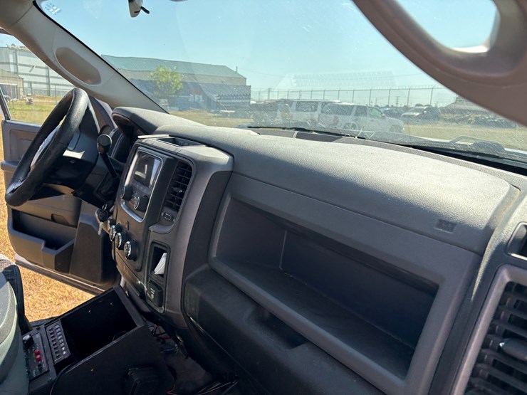 2017-dodge-1500-image-28