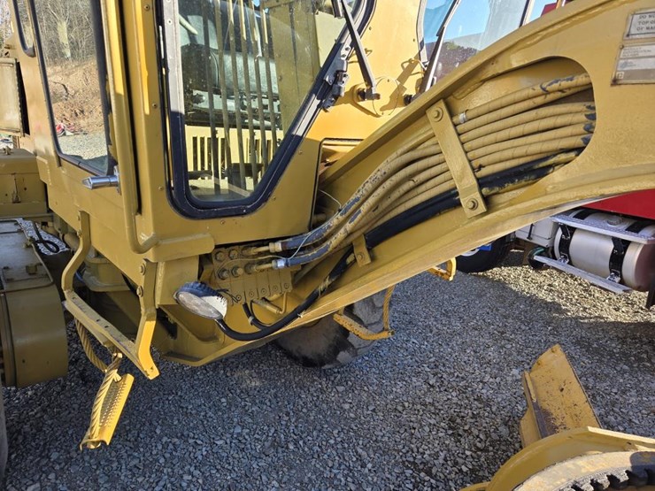 caterpillar-140-image-24