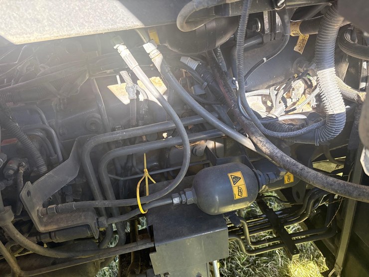 2021-massey-ferguson-7720s-dyna-6-tractor-image-52