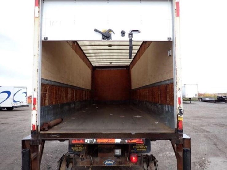 inoperable-2010-freightliner-m2106-business-class-image-53