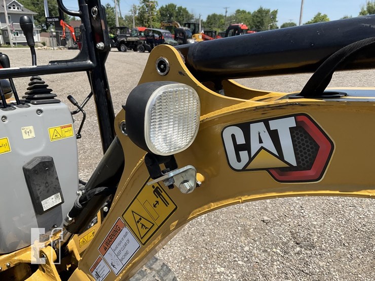 2022-caterpillar-300.9d-image-13