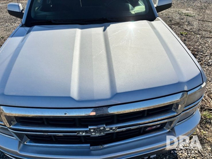 2015-chevrolet-silverado-image-15