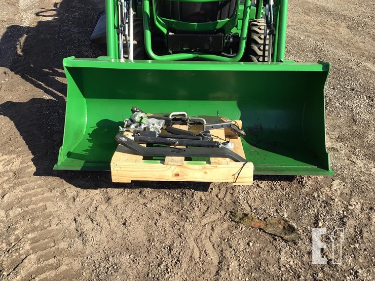 2018-john-deere-1025r-image-11