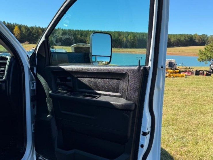 2020-dodge-ram-5500-image-19