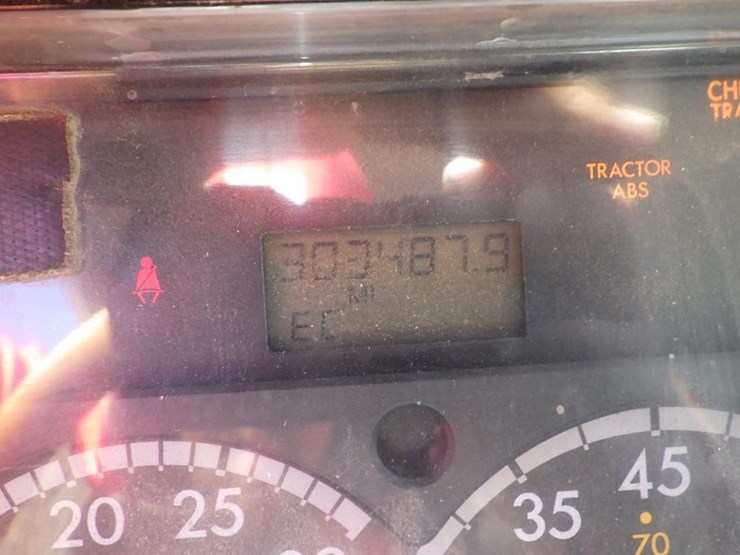 2002-freightliner-fl50-image-25