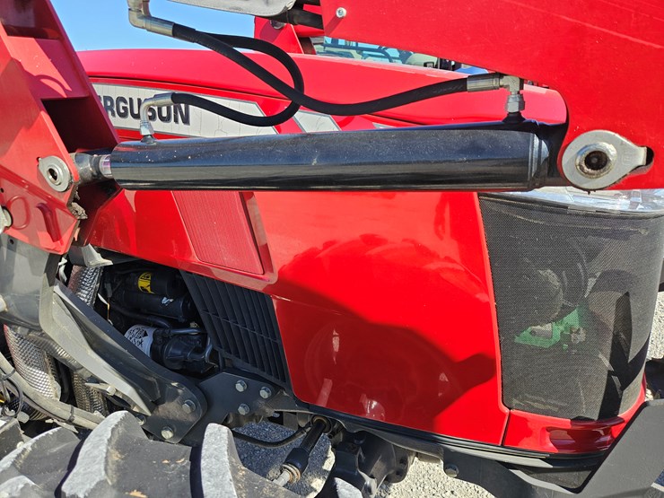 2015-massey-ferguson-4709-image-8