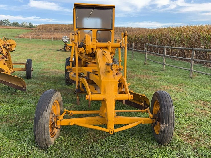 1937-caterpillar-no.-212-motor-grader-image-6