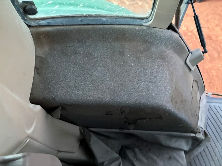 2013-john-deere-7130-image-22