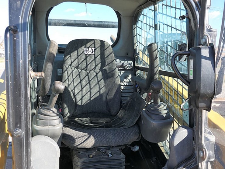 2016-caterpillar-259d-image-23