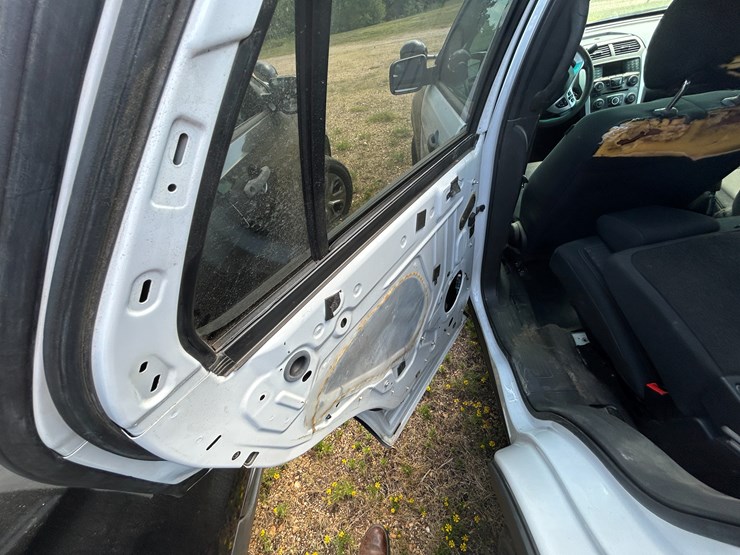 2013-ford-explorer-image-18