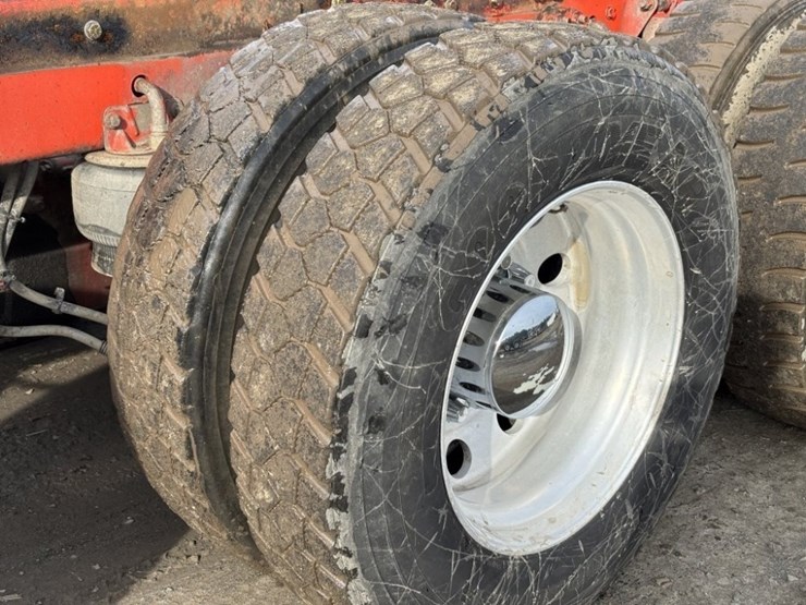 2016-kenworth-w900-image-11