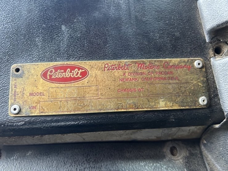 1992-peterbilt-379-image-10