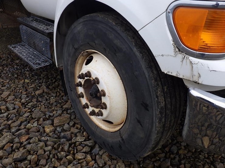 2011-ford-f650-image-15