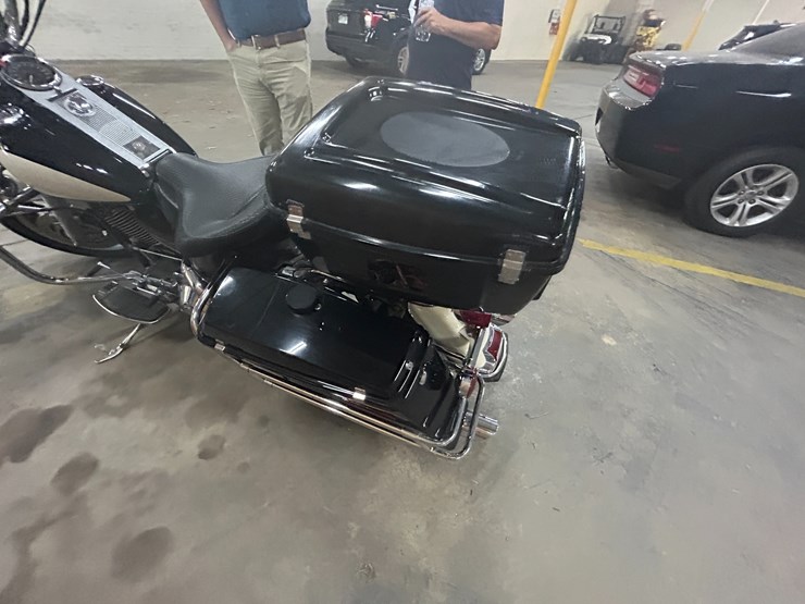 #27034-•-2003-harley-davidson-police-road-king-motorcycle-vin:-1hd1fhw183y736720-image-17